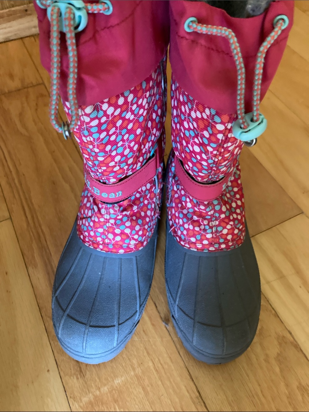 L.L. Bean Kids snow boots big girl  size 6